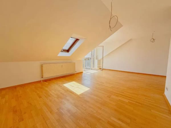Immobilie in Teublitz - Helle, neu überarbeitete 2,5-Zimmer-Wohnung mit Südbalkon, Stellplatz und direktem Weg zur Höllohe - Bild 1