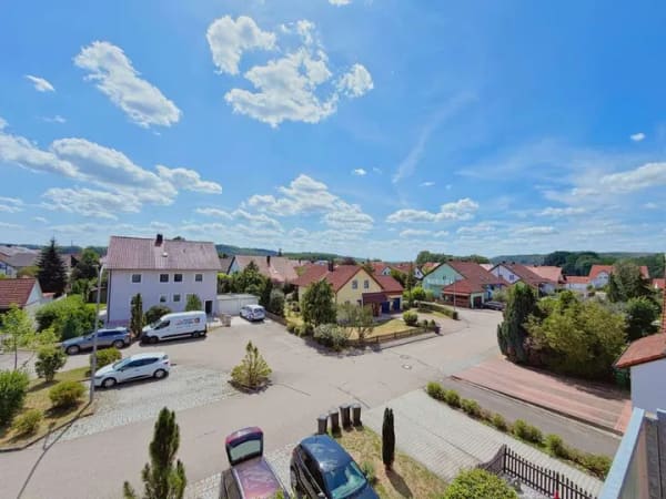 Immobilie in Teublitz - Helle, neu überarbeitete 2,5-Zimmer-Wohnung mit Südbalkon, Stellplatz und direktem Weg zur Höllohe - Bild 3