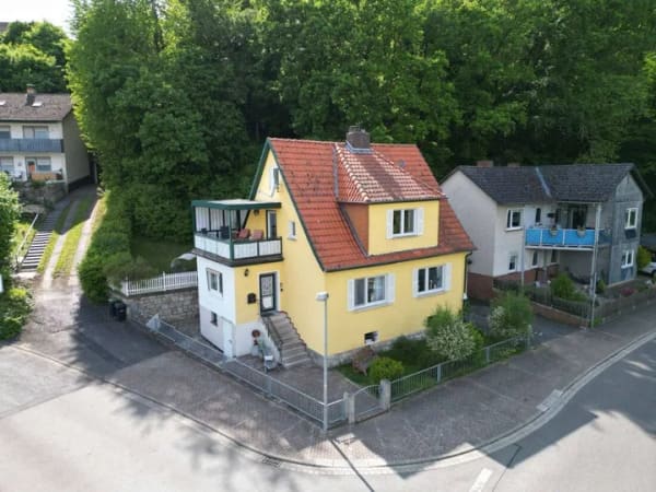 Immobilie in Felsberg - Modernisiertes Einfamilienhaus direkt an der Eder mit Naturgarten und Terrasse in Felsberg-Wolfershausen - Bild 0