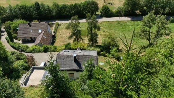Immobilie in Stegen - Freistehendes Einfamilenhaus mit Einliegerwohnung Freiburg Ost   - Bild 2