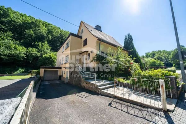 Immobilie in Idar-Oberstein - Viel Raum für Ihre Ideen – Großzügiges Zweifamilienhaus mit idyllischem Garten in Tiefenstein - Bild 0