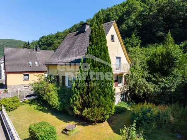 Immobilie in Idar-Oberstein - Viel Raum für Ihre Ideen – Großzügiges Zweifamilienhaus mit idyllischem Garten in Tiefenstein - Bild 1