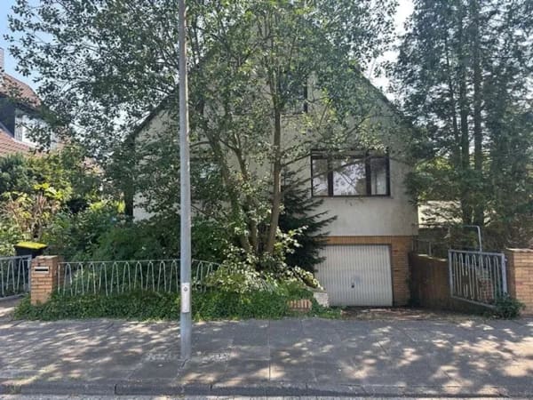 Immobilie in Burgdorf - Sanierungsbedürftiges und vollunterkellertes Ein bis Zweifamilienhaus in Burgdorf - Bild 0