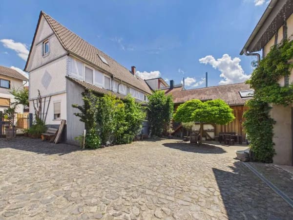 Immobilie in Altenstadt - Loft. Fachwerk. Scheune. Ein Anwesen, das es kein zweites Mal gibt im Alten Ortskern von Altenstadt - Bild 1