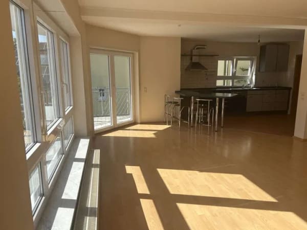 Immobilie in Angelbachtal - Lichtdurchflutete 4-Zimmer-Wohnung mit großem Wohn-Ess-Bereich, Balkon und Garage - Bild 1