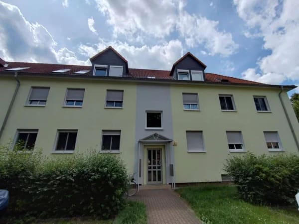 Immobilie in Böhlen - Vermietete 4-Zimmer-Wohnung mit Stellplatz, Garage und attraktivem Garten - Bild 0