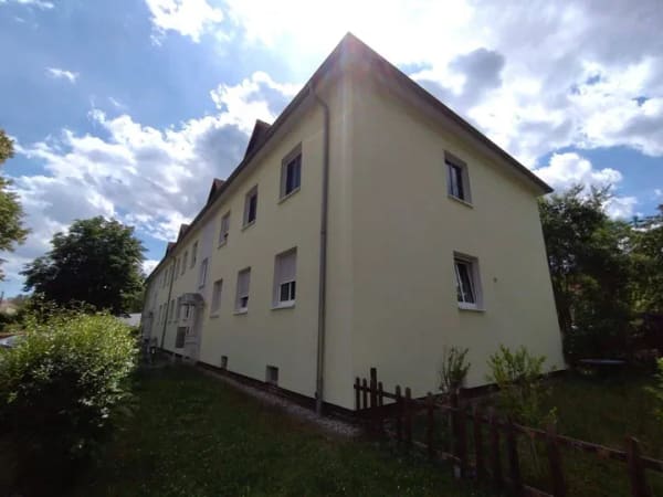 Immobilie in Böhlen - Vermietete 4-Zimmer-Wohnung mit Stellplatz, Garage und attraktivem Garten - Bild 1
