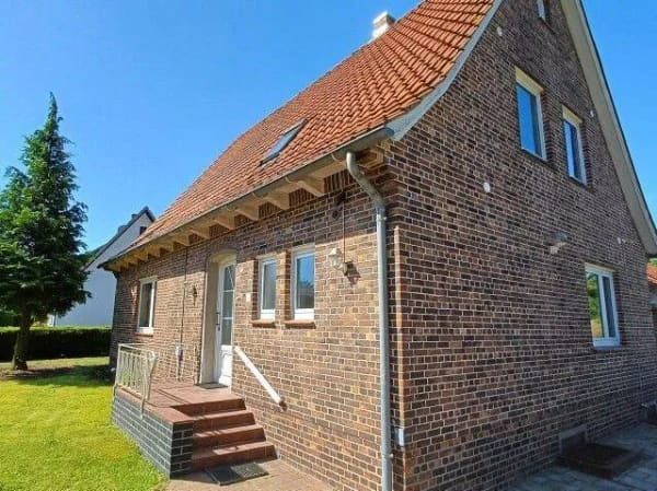 Immobilie in Heeslingen - VIELSEITIGES HAUS IN HEESLINGEN: ZENTRAL & RUHIG - Bild 0