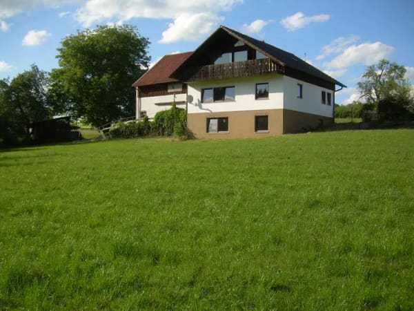 Immobilie in Moorenweis - Bauernhaus mit Pferdestall u. Scheune auf 4307 qm Grund in bester Randlage - Bild 0