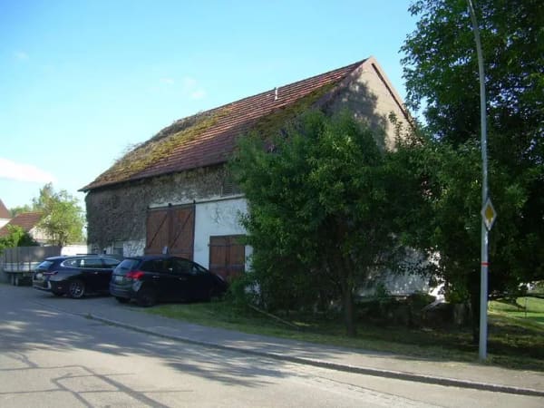 Immobilie in Moorenweis - Bauernhaus mit Pferdestall u. Scheune auf 4307 qm Grund in bester Randlage - Bild 1
