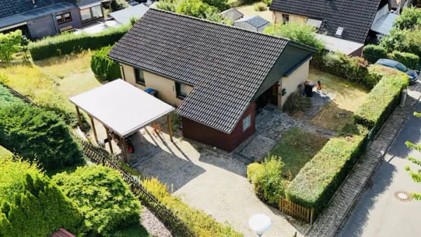 Immobilie in Moringen - Bungalow mit ca. 606 m² Eigentumsgrundstück - ebenerdig wohnen und individuell gestalten - Bild 0