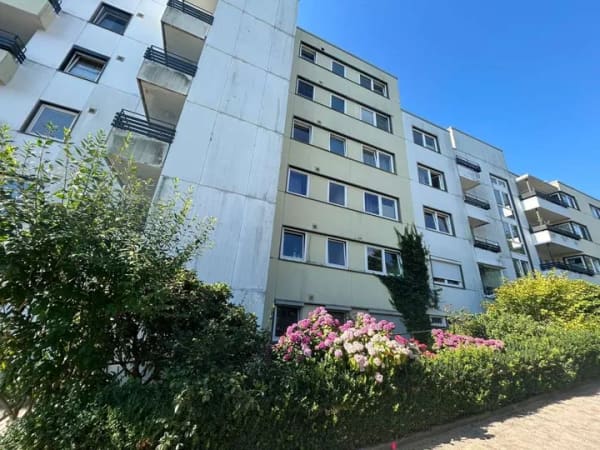 Immobilie in Hildesheim - Große 3,5-Zimmer-Wohnung mit Grünblick, Garage und zwei Balkonen in Hildesheim - Bild 0