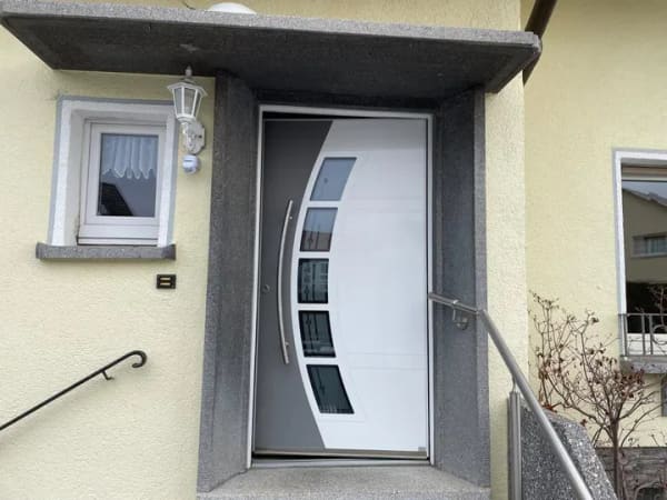 Immobilie in Obertshausen - 2 Familienhaus / Garten / Garage in perfekter Lage von Obertshausen zu verkaufen ! - Bild 0