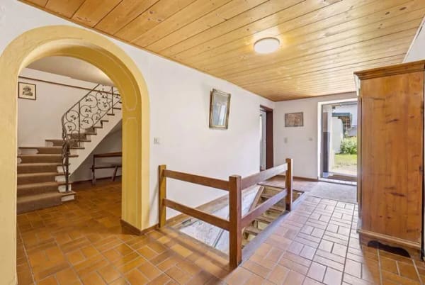 Immobilie in Garmisch-Partenkirchen - Einfamilienhaus mit Ladeneinheit im Zentrum von Garmisch - Bild 2