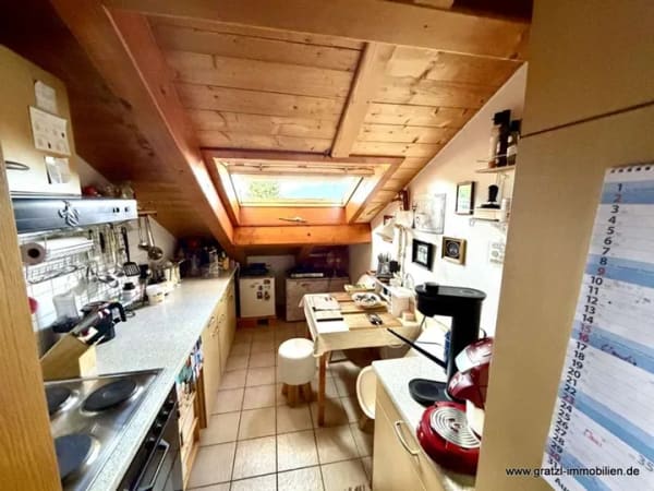 Immobilie in Ohlstadt - Gepflegte, schön geschnittene 2-Zimmer-Dachgeschoss-Wohnung mit Balkon in ruhiger Lage - Bild 1