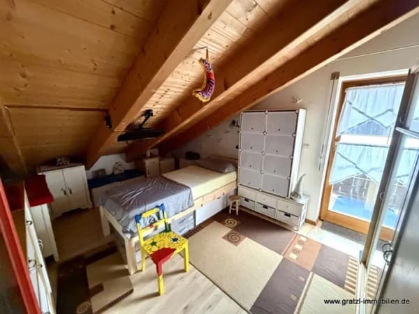 Immobilie in Ohlstadt - Gepflegte, schön geschnittene 2-Zimmer-Dachgeschoss-Wohnung mit Balkon in ruhiger Lage - Bild 3