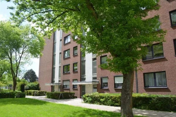 Immobilie in Moers - Modern sanierte Wohnung mit Balkon & Aufzug – vermietet in begehrter Lage - Bild 0