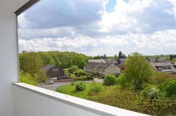 Immobilie in Moers - Modern sanierte Wohnung mit Balkon & Aufzug – vermietet in begehrter Lage - Bild 1