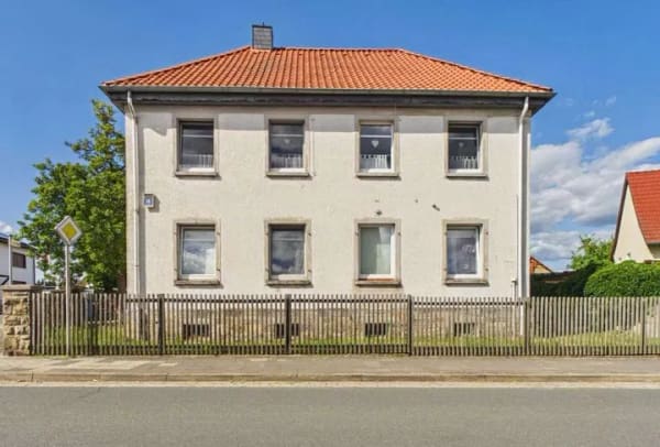 Immobilie in Bahrdorf - Großzügiges ZFH mit Garten, Garage und flexiblen Möglichkeiten - Bild 0