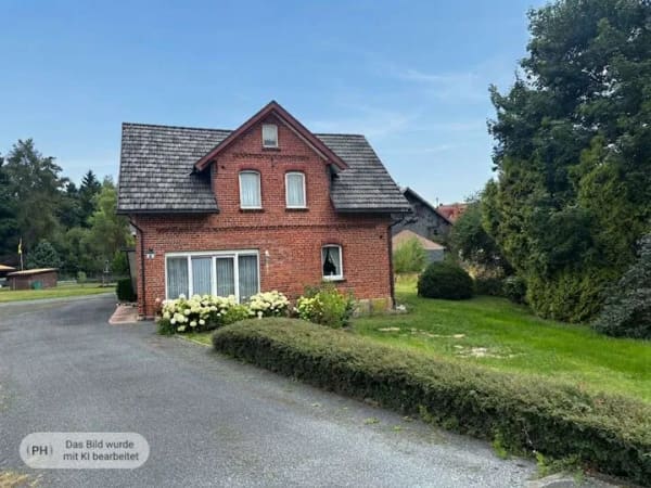 Immobilie in Neustadt bei Coburg - Schönes Einfamilienhaus mit Scheune und großem Grundstück in Wildenheid - Bild 0
