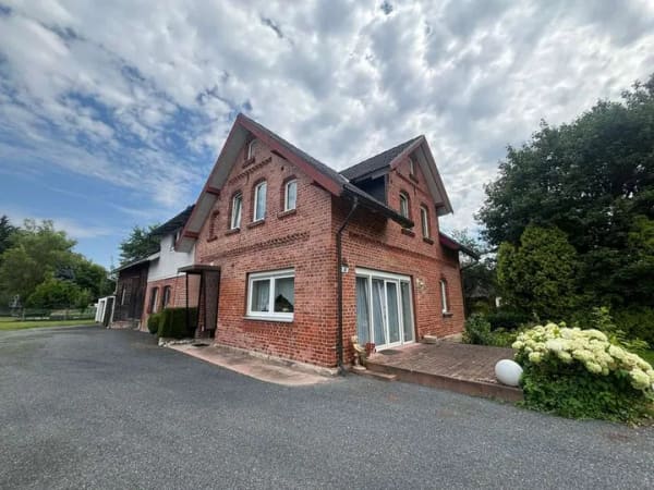 Immobilie in Neustadt bei Coburg - Schönes Einfamilienhaus mit Scheune und großem Grundstück in Wildenheid - Bild 2