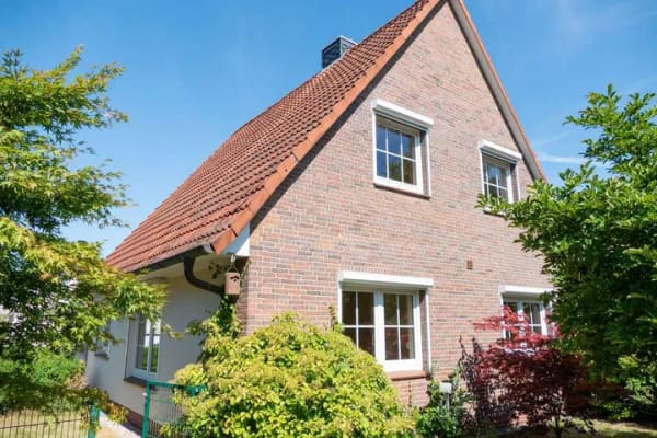 Immobilie in Hartenholm - Einfamilienhaus mit Garage und gemütlichem Garten - Bild 1