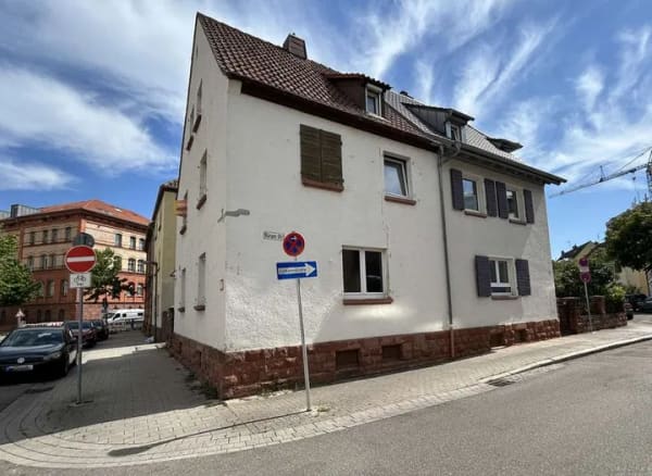 Immobilie in Landau in der Pfalz - Renovierungsbedürftige Doppelhaushälfte mit Hof - Bild 0