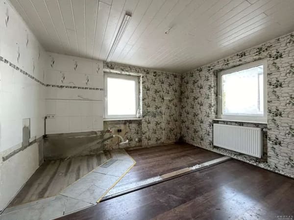 Immobilie in Landau in der Pfalz - Renovierungsbedürftige Doppelhaushälfte mit Hof - Bild 2