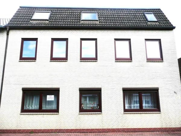Immobilie in Barmstedt - 25355 Barmstedt  Für die Großfamilie Stadthaus :  EG , OG , DG wohnlich . viel Raum , ruhiger hinterer Garten mit Gartenhaus . - Bild 0
