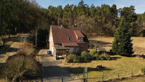 Immobilie in Neu Darchau - Haus an der Elbe mit vielen Möglichkeiten und viel Platz im Garten - Bild 0