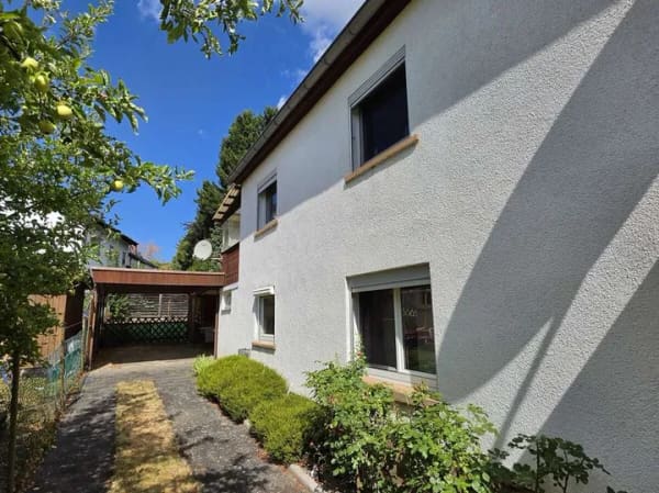 Immobilie in Bad Soden - Gemütliches 2-Familienhaus mit Geschichte in Bad Soden - Neuenhain: Vielseitig nutzbar mit Garten un - Bild 0