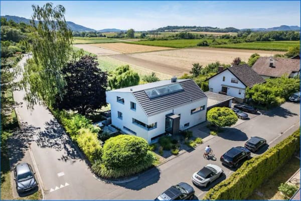 Immobilie in Moos - Architektonisch anspruchsvolle Villa in Moos - Wohnen mit besonderem Flair - Bild 2