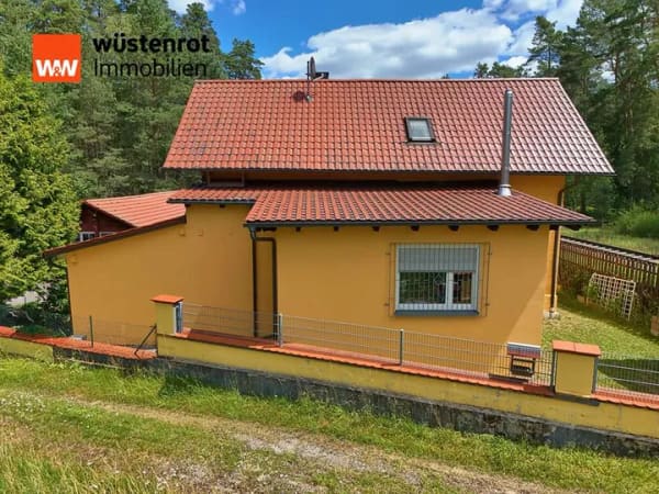 Immobilie in Ebermannsdorf - Einfamilienhaus mit Garten und Nebengebäuden – ideal für Individualisten und Naturliebhaber - Bild 2