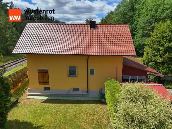 Immobilie in Ebermannsdorf - Einfamilienhaus mit Garten und Nebengebäuden – ideal für Individualisten und Naturliebhaber - Bild 4