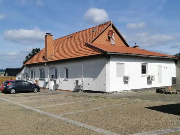 Immobilie in Ebsdorfergrund - Mehrfamilienhaus mit Gewerbeanbau (Büros) inkl. Bauland. - Bild 0