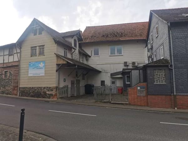 Immobilie in Ebsdorfergrund - Mehrfamilienhaus mit Gewerbeanbau (Büros) inkl. Bauland. - Bild 3
