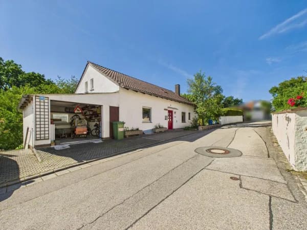 Immobilie in Georgensgmünd - Teilmodernisiertes Einfamilienhaus mit Einliegerwohnung in Georgensgmünd mit großem Garten - Bild 0