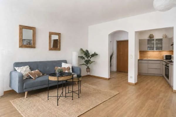Immobilie in Schleching - *DIREKT VERLIEBT* Großzügige renovierte 2-Zimmer Wohnung in absolut ruhiger Wohngegend - Bild 1