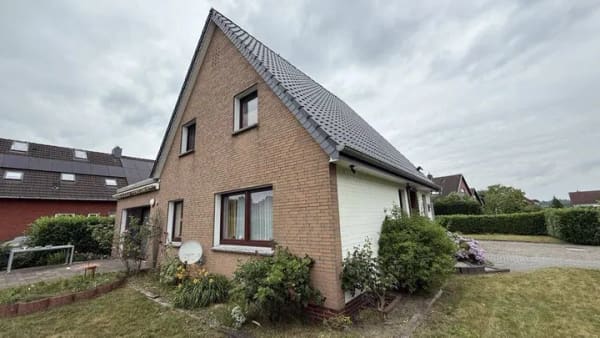 Immobilie in Varel - Solides Einfamilienhaus in beliebter Lage von Varel-Obenstrohe - Bild 1