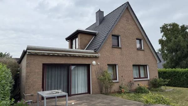 Immobilie in Varel - Solides Einfamilienhaus in beliebter Lage von Varel-Obenstrohe - Bild 2