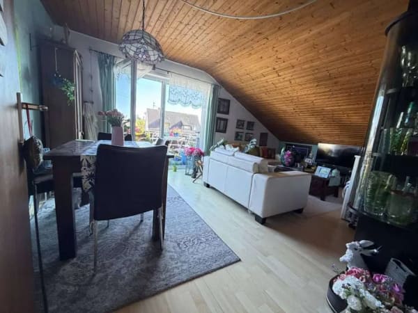 Immobilie in Hirschberg an der Bergstraße - Geräumige 2-Zimmer-Dachgeschosswohnung mit großem Balkon und Doppelparker in ruhiger Wohnlage - Bild 1