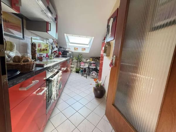 Immobilie in Hirschberg an der Bergstraße - Geräumige 2-Zimmer-Dachgeschosswohnung mit großem Balkon und Doppelparker in ruhiger Wohnlage - Bild 3