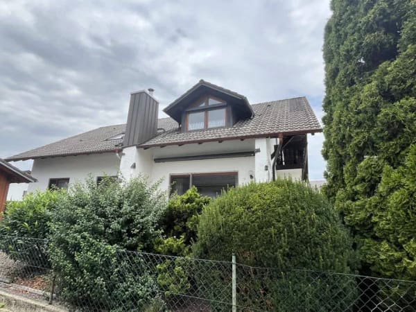 Immobilie in Rattiszell - Ohne Wartezeit: Flexibles Zweifamilienhaus auf dem Land - bereit für den Einzug - Bild 1