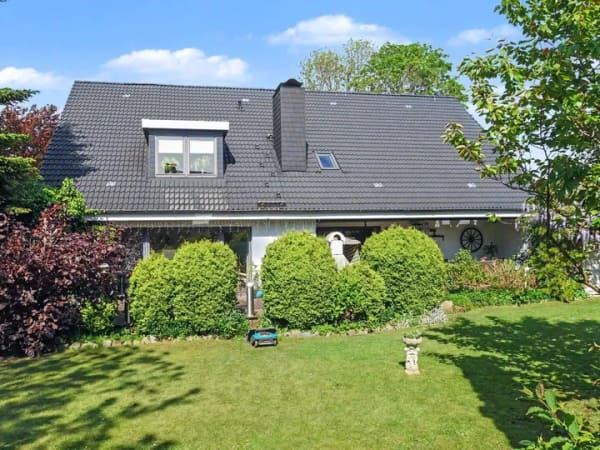 Immobilie in Brunsbüttel - Exklusives Einfamilienhaus mit Garage in bevorzugter Lage Nähe Elbdeich in Brunsbüttel - Bild 2