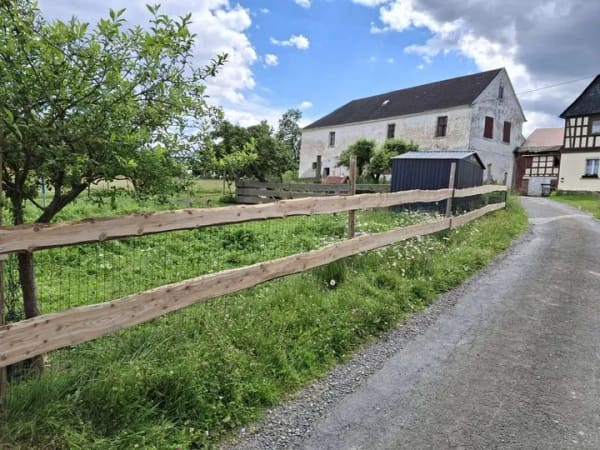 Immobilie in Elsterberg - 4-Seiten-Hof mit tollen Details - Saniert - Kamin - Bad mit Wanne und Dusche - Bild 0