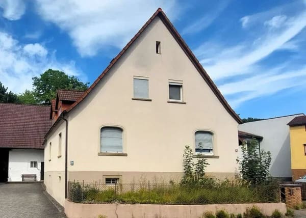 Immobilie in Mömbris - Großzügiges Zweifamilienhaus mit viel Potenzial - 
Ideal für talentierte Handwerker - Bild 1