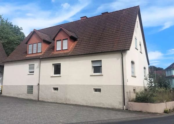 Immobilie in Mömbris - Großzügiges Zweifamilienhaus mit viel Potenzial - 
Ideal für talentierte Handwerker - Bild 2