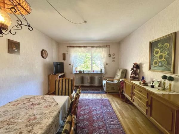 Immobilie in Elmstein - Gepflegtes Einfamilienhaus mit großem Grundstück, Garten und zwei Garagen - Bild 3