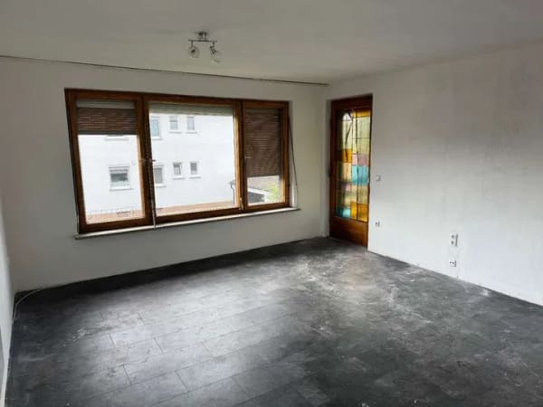 Immobilie in Neuenmarkt - 3-Zimmer-Wohnung in Neuenmarkt mit großem Entwicklungspotential - Bild 2