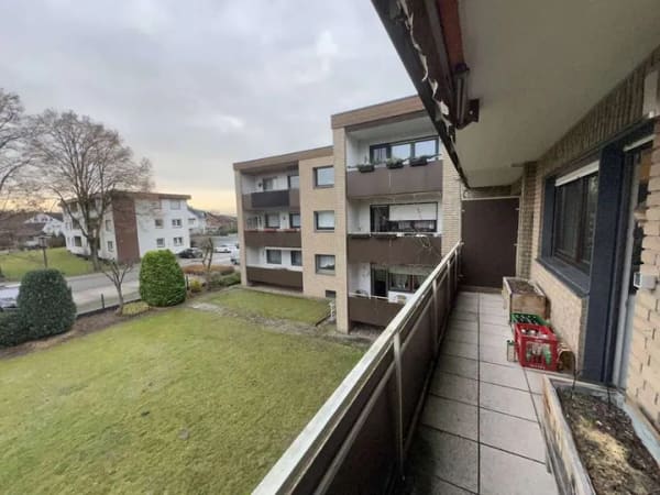 Immobilie in Verl - Neu! Renovierte 5-Zimmer-Wohnung mit 2 Bädern, 2 Balkonen, 2 PKW-Stellplätzen in Verl zu verkaufen - Bild 3